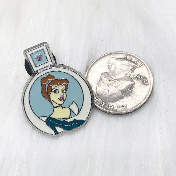 🔮 5/$25 Disney Bottle Collection Cinderella Pin - Picture 2 of 3